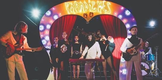 Οι La Femme φέρνουν την ψυχεδέλεια στο Ξέφωτο του ΚΠΙΣΝ