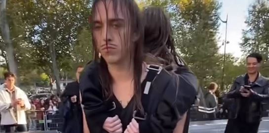 Η πιο τρομακτική εμφάνιση στην Εβδομάδα Μόδας του Παρισιού