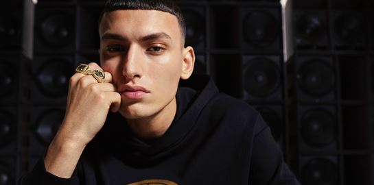 Η Bershka βλέπει ΝΒΑ