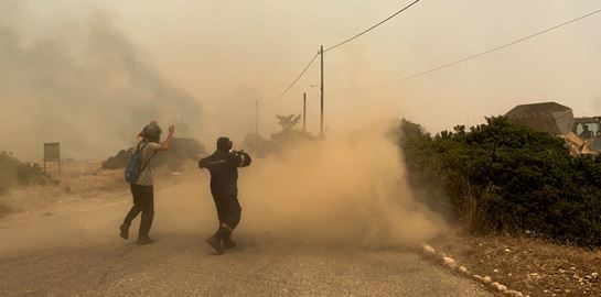 Μαίνονται οι πυρκαγιές σε Ρόδο, Κέρκυρα, Κάρυστο και Δερβενάκια Αχαΐας