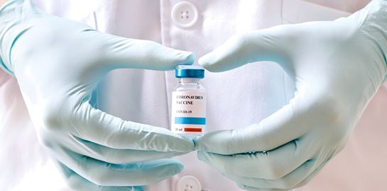 Το ΗΒΟ ετοιμάζει σειρά για τον αγώνα δρόμου εμβολίου του κορονοϊού