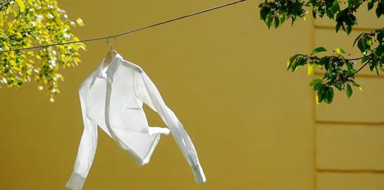 Λευκό πουκάμισο με αυτά τα αρώματα