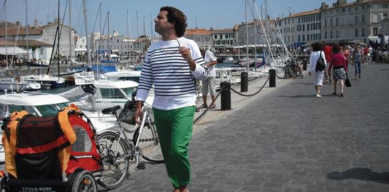 Οι 3 αγαπημένες παραλίες του Γεώργιου Καράμπελλα