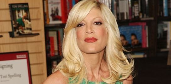 Tori Spelling: Ποζάρει χωρίς εσώρουχο, ενώ είναι έγκυος