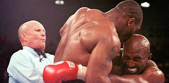 Έμαθε τελικά κανείς γιατί ο Mike Tyson δάγκωσε το αυτί του Holyfield;