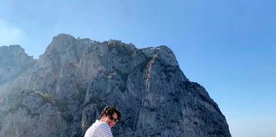 Μια ματιά στο &#39;καταφύγιο&#39; του Χριστόφορου Παπακαλιάτη στους Παξούς