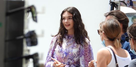 H Deva Cassel στα χνάρια της Monica Bellucci