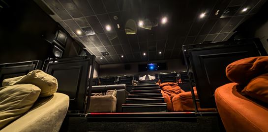 Οι 10 πιο εμπορικές ταινίες στα ελληνικά σινεμά-Πόσα εισιτήρια κόπηκαν το 2025