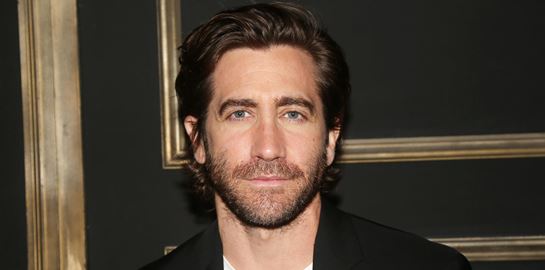 Πώς θα ντύνεσαι απλά και κομψά σαν τον Jake Gyllenhaal
