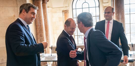 Γιατί αποδοκιμάστηκε ο Olaf Scholz στη Γερμανία;