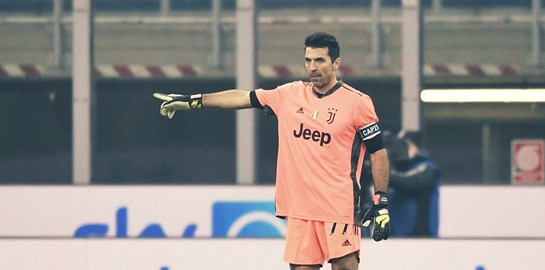 Gianluigi Buffon, υποστολή σημαίας