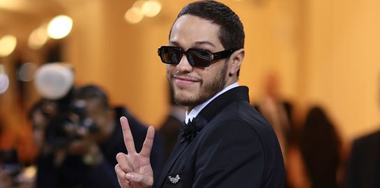 Η πολυτάραχη ζωή του Pete Davidson