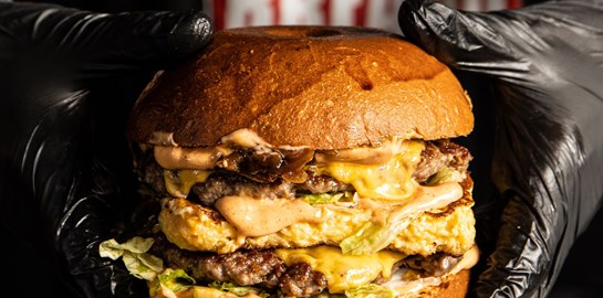 Πληθωρικά burgers, λαχταριστά σάντουιτς και φίνο street food: Νέο Talking Breads στο Σύνταγμα