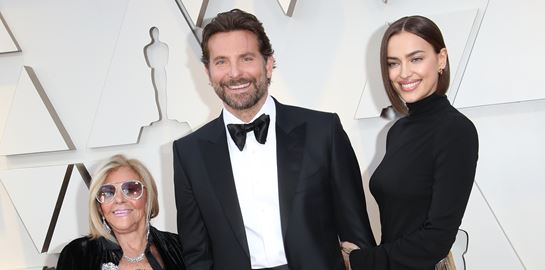 Η μαμά Cooper τρολάρει τον Bradley στο καλύτερο βίντεο που θα δεις σήμερα