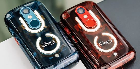 Το πιο μικροσκοπικό smartphone στον κόσμο θυμίζει πιστωτική κάρτα