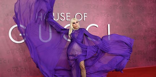 Με Gucci στο κόκκινο χαλί του House of Gucci