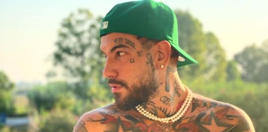 Ο Snik κυκλοφορεί έξαλλος στη Σκιάθο