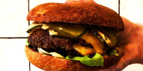 Smash’n Bun: Το επόμενο viral burger της Αθήνας