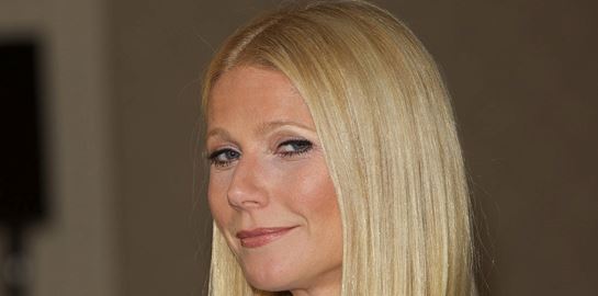 Η Gwyneth Paltrow γυμνή, μόνο με τα κοσμήματά της
