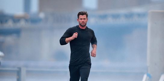 Ο Chris Hemsworth μεταμορφώνεται σε Hulk Hogan