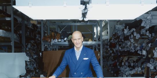 Περπατώντας προς την πολυτέλεια του μέλλοντος με τον Giuseppe Santoni