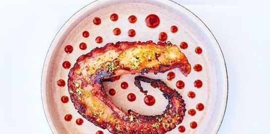 Ένα εστιατόριο στη Σίφνο είναι ο γαστρονομικός πόθος κάθε ψαροφαγά