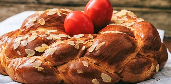 Ξέρουμε πού θα βρεις το πιο φθηνό τσουρέκι στην Ελλάδα