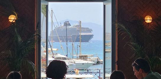 Hurmas| Όχι απλά ένα ακόμη κυκλαδίτικο all day