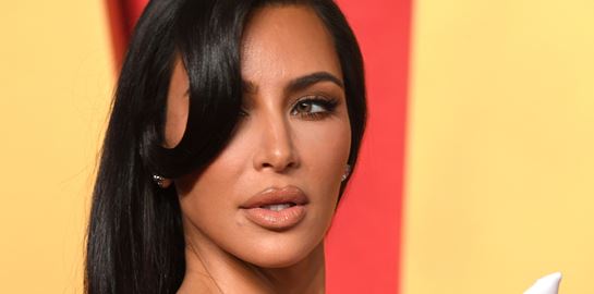 Όταν η Kim Kardashian φίλησε στο στόμα την Emma Roberts