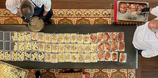 H εστιατορική Dream Team της Αθήνας μαγειρεύει για γιατρούς και νοσηλευτές