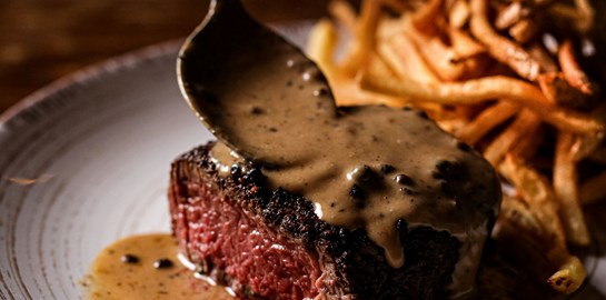 Steak Alive: Στον Κορυδαλλό ξέρουν (και) από πολύ καλό κρέας