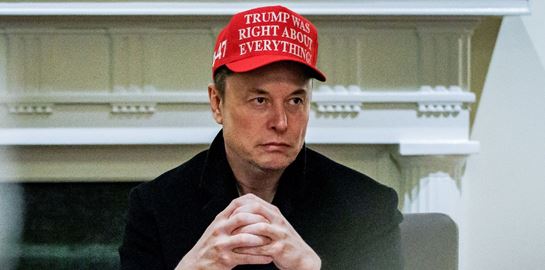 O Elon Musk τσακώνεται online για το παιχνίδι Assassin&#39;s Creed Shadows