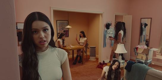 Το νέο βίντεο κλιπ της Olivia Rodrigo γυρίστηκε με iPhone 15 Pro