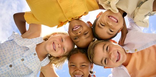 Η χώρα με τα πιο ευτυχισμένα παιδιά στον κόσμο–ποια η θέση της Ελλάδας