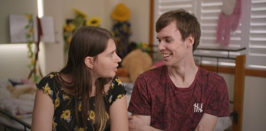 3 σημάδια για να καταλάβεις αν το ταίρι σου ανήκει στο φάσμα του αυτισμού