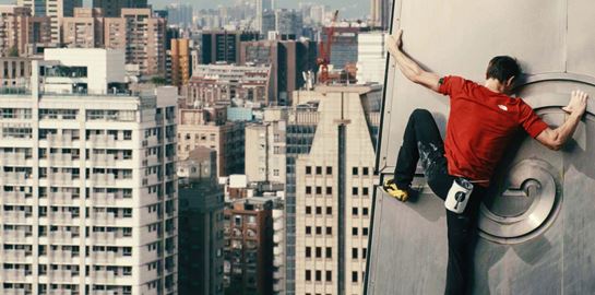 Skyscraper Live: Το Netflix πλήρωσε "ψίχουλα" τον αναρριχητή του Taipei 101