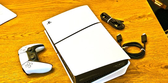 To PS5 "αδυνάτισε" και έρχεται με περισσότερο χώρο για παιχνίδια