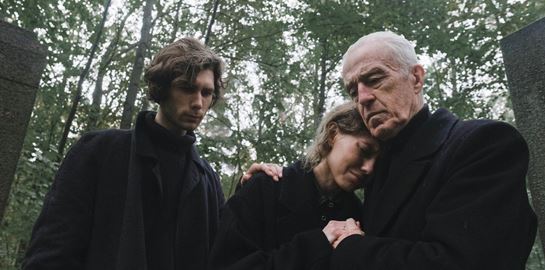 Ήξερες ότι μπορείς να συνομιλήσεις με τους αγαπημένους σου, ακόμα κι αν έχουν φύγει από τη ζωή;