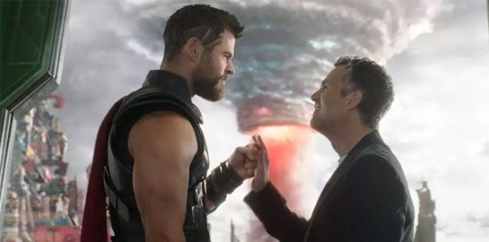 Έχουμε reunion Chris Hemsworth και Mark Ruffalo εκτός Marvel και θα γίνει σε θρίλερ
