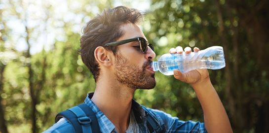 Πόσο νερό χρειάζεται το σώμα σε κάθε ηλικία