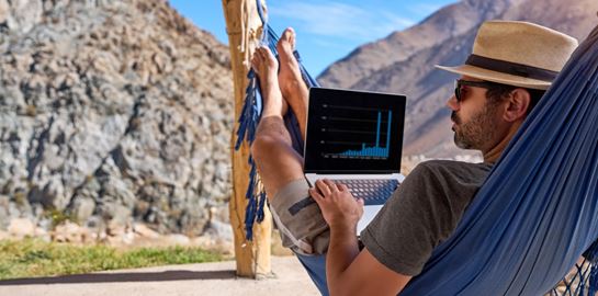 Τι είναι πάλι αυτές οι &#39;αθόρυβες διακοπές&#39; και γιατί τις προτιμούν οι millenials;