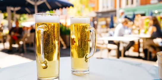 Πώς θα καταλάβεις αν σου σέρβιραν την μπύρα σε βρώμικο ποτήρι