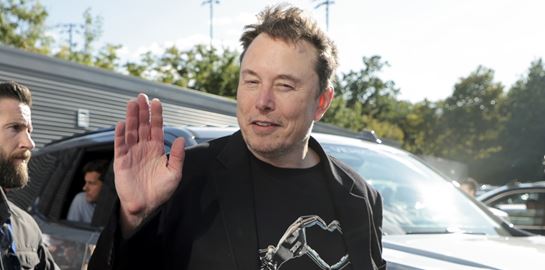 Ο Elon Musk μπλόκαρε κονδύλι που προοριζόταν για την Ελλάδα