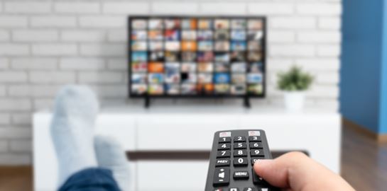 Αυτή η ελληνική σειρά προβλήθηκε πριν 20 χρόνια και κάνει τρελά νούμερα τηλεθέασης τώρα