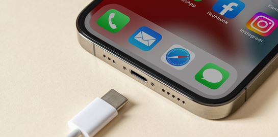 Όπως όλα δείχνουν, το νέο iPhone ενέδωσε στη θύρα USB-C