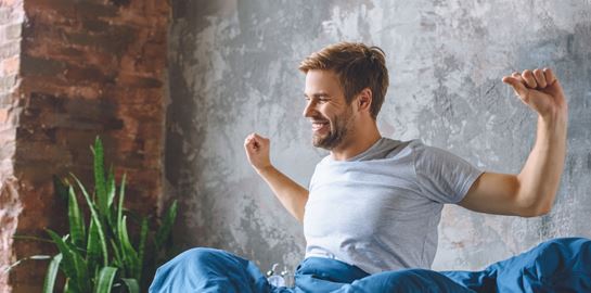 Τι ώρα πρέπει να ξυπνάς για να είσαι ευτυχισμένος, σύμφωνα με την επιστήμη