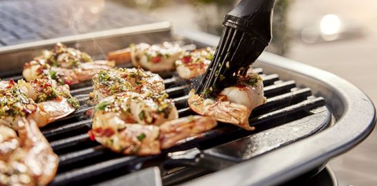 Τσικνοπέμπτη 2.0: Η ιεροτελεστία του BBQ επαναπροσδιορίζεται από τη Weber