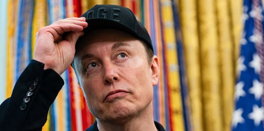 Γιατί ο Elon Musk κάνει μήνυση την Apple