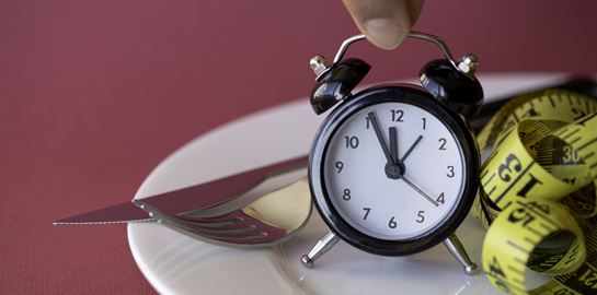 Διαλειμματική νηστεία: Τι είναι και γιατί να τη δοκιμάσεις