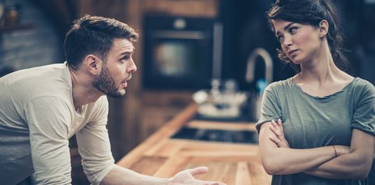 Πέντε σημάδια που δείχνουν ότι το ταίρι σου μάλλον σε απατάει